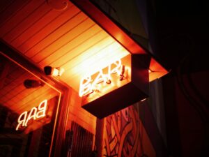 A neon Bar sign